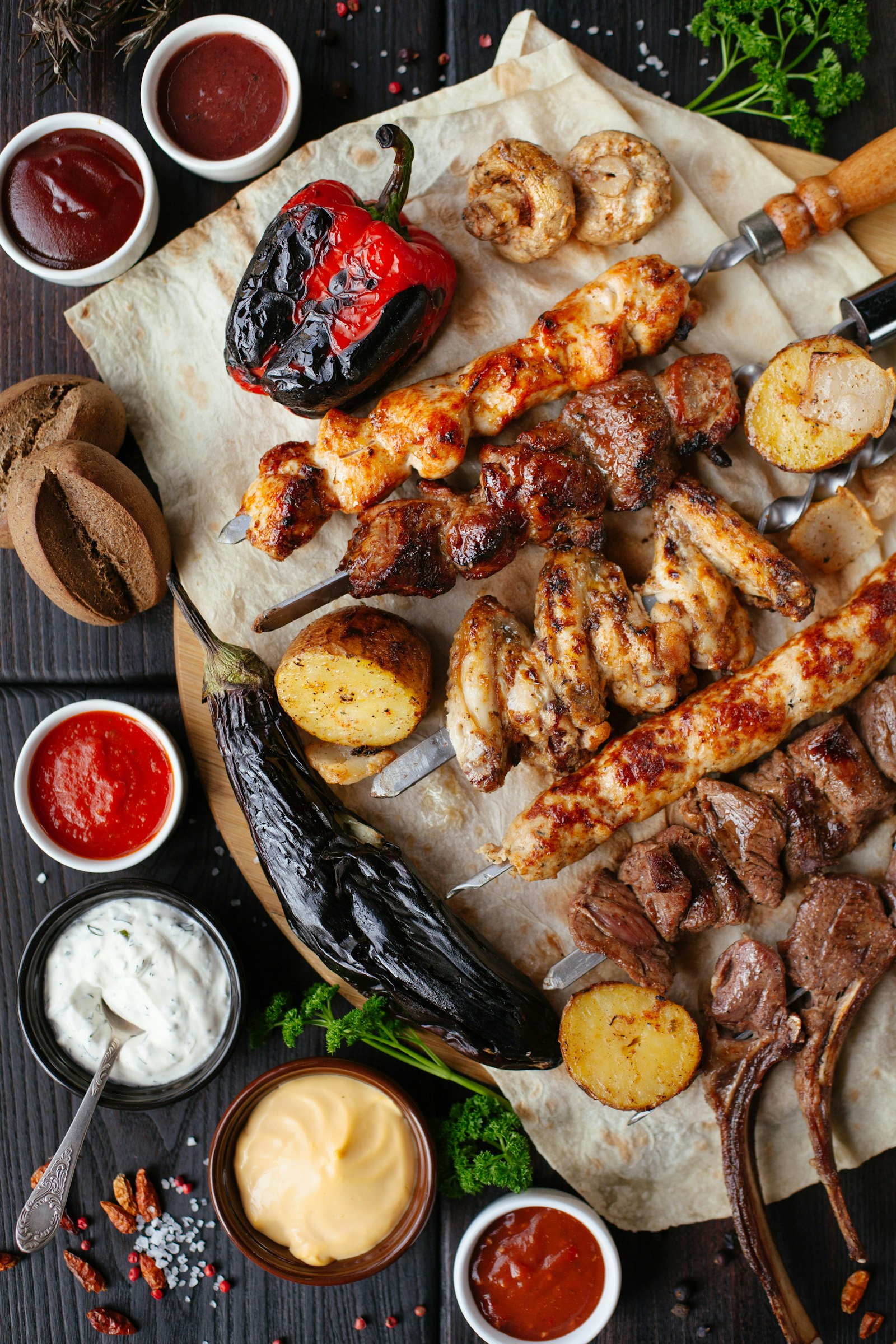 Holzkohlegrill mit Flammen im Aida Restaurant Dortmund
